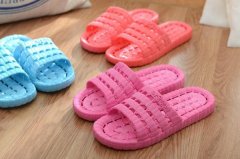 怎么洗掉塑料拖鞋上的頑固污漬？不用洗衣粉，只需用水變干凈！